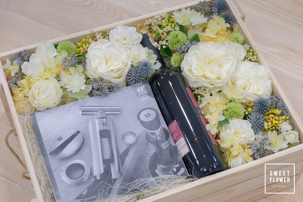 กล่องของขวัญ ไวน์และที่เปิดขวด ดอกไม้ประดิษฐ์