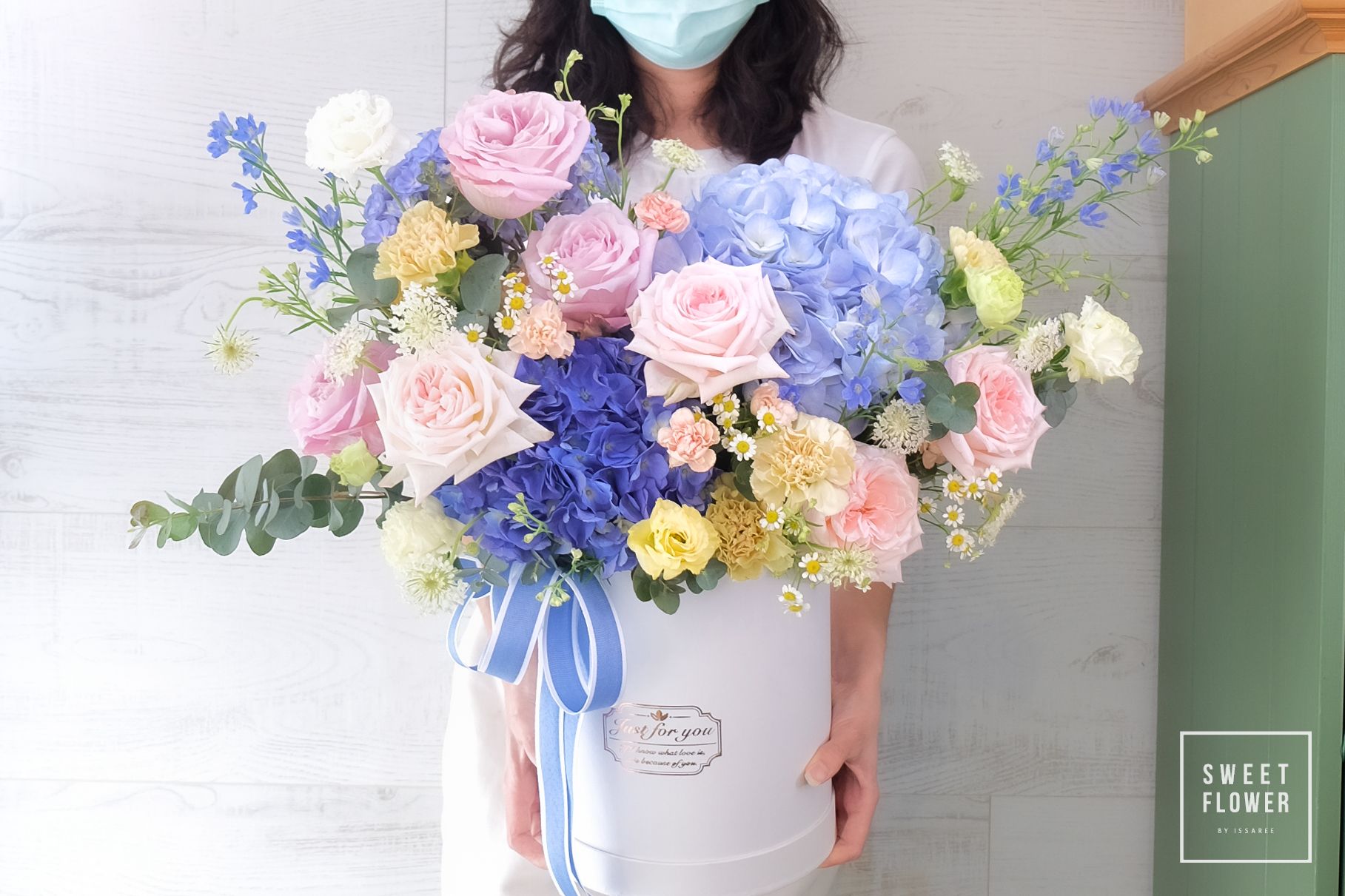 กล่องดอกไม้พิเศษให้คนที่ชอบโทนสีฟ้าน้ำเงิน